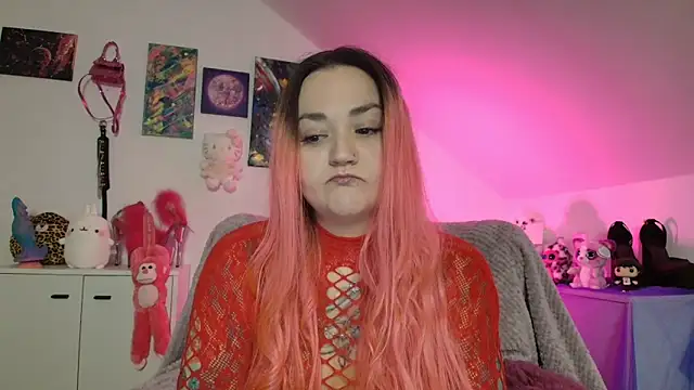 Snapshot of PinkHurricaneOfficial chatting on 10.23.25 PinkHurricaneOfficial online show from 10.23.25