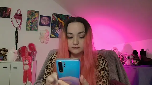 Snapshot of PinkHurricaneOfficial chatting on 10.28.25 PinkHurricaneOfficial online show from 10.28.25