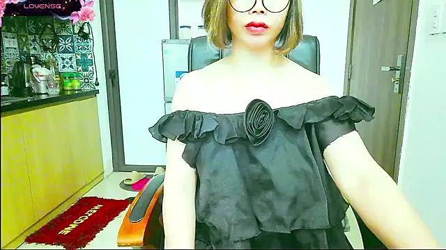 Snapshot of Miu-Le chatting on 09.21.25 Miu-Le online show from 09.21.25