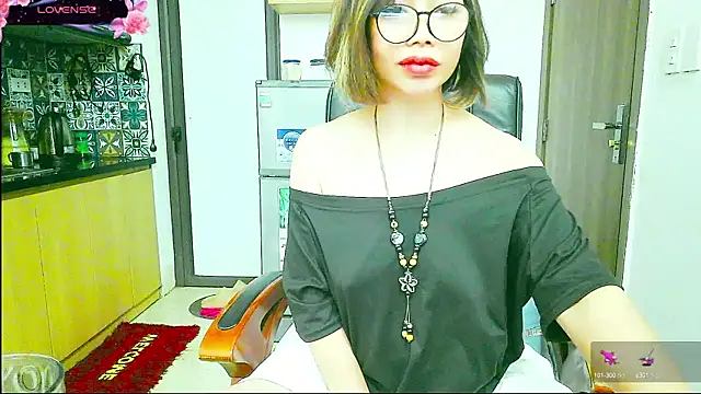 Snapshot of Miu-Le chatting on 10.07.25 Miu-Le online show from 10.07.25