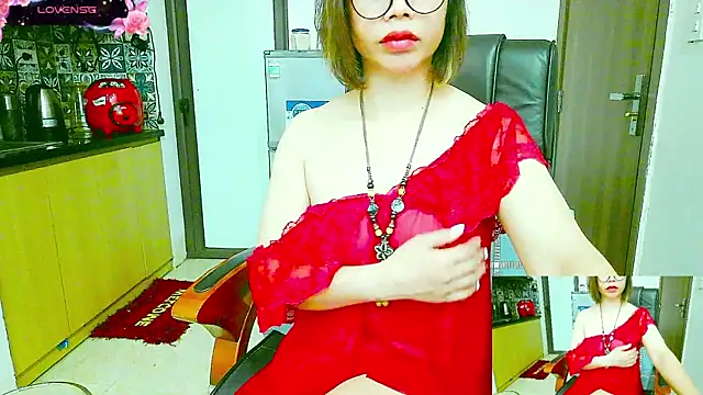 Snapshot of Miu-Le chatting on 10.14.25 Miu-Le online show from 10.14.25