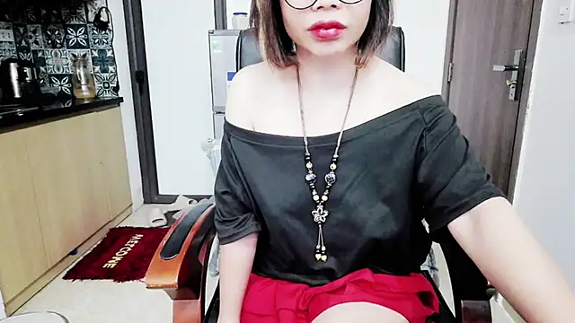 Snapshot of Miu-Le chatting on 10.22.25 Miu-Le online show from 10.22.25