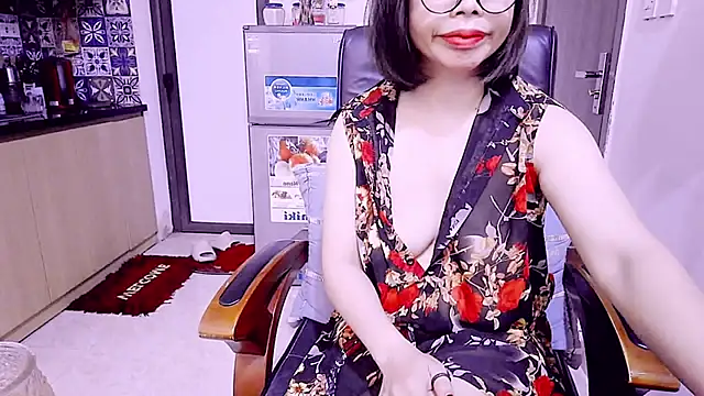 Snapshot of Miu-Le chatting on 04.26.26 Miu-Le online show from 04.26.26