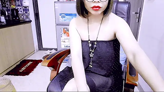 Snapshot of Miu-Le chatting on 04.28.26 Miu-Le online show from 04.28.26