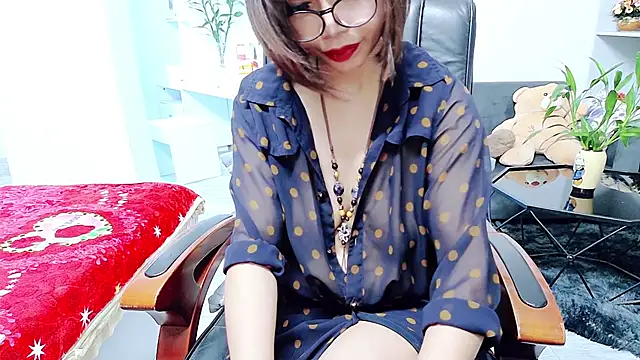 Snapshot of Miu-Le chatting on 05.23.26 Miu-Le online show from 05.23.26