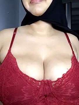 Snapshot of shirazz_najmm chatting on 10.13.25 shirazz najmm online show from 10.13.25