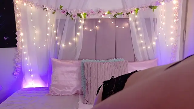 Julie Bennet online show from 03.24.26