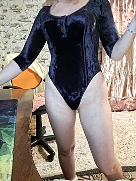 Snapshot of _Kitti_ chatting on 12.22.24  Kitti  online show from 12.22.24