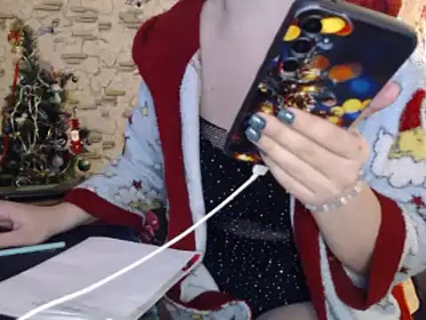 Snapshot of _Kitti_ chatting on 01.04.25  Kitti  online show from 01.04.25