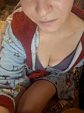 Snapshot of _Kitti_ chatting on 01.05.25  Kitti  online show from 01.05.25