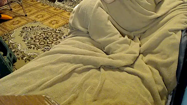 Snapshot of _Kitti_ chatting on 03.07.25  Kitti  online show from 03.07.25