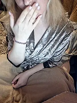 Snapshot of _Kitti_ chatting on 03.17.25  Kitti  online show from 03.17.25