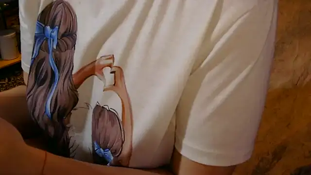 Snapshot of _Kitti_ chatting on 10.11.25  Kitti  online show from 10.11.25