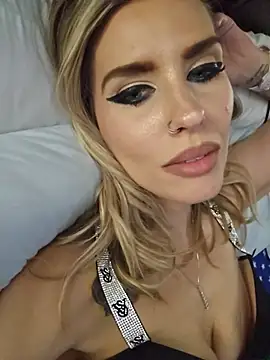 Snapshot of ellieconradxo chatting on 06.27.26 ellieconradxo online show from 06.27.26