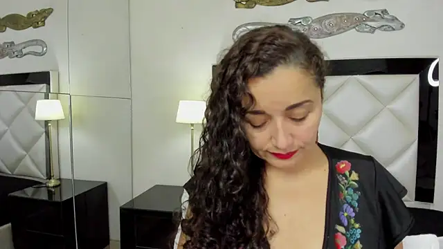  luna  sweet  online show from 02.05.25