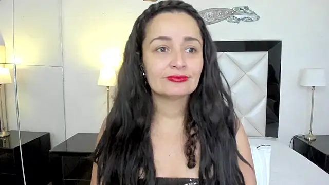  luna  sweet  online show from 02.17.25