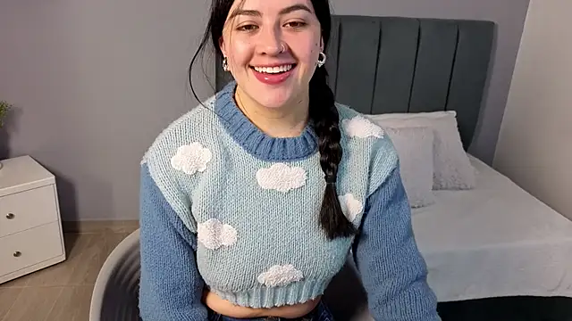 Snapshot of Alli_cooper chatting on 06.12.26 Alli cooper online show from 06.12.26