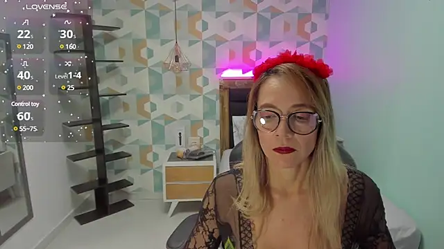 Snapshot of CATIAJONES chatting on 01.18.25 CATIAJONES online show from 01.18.25