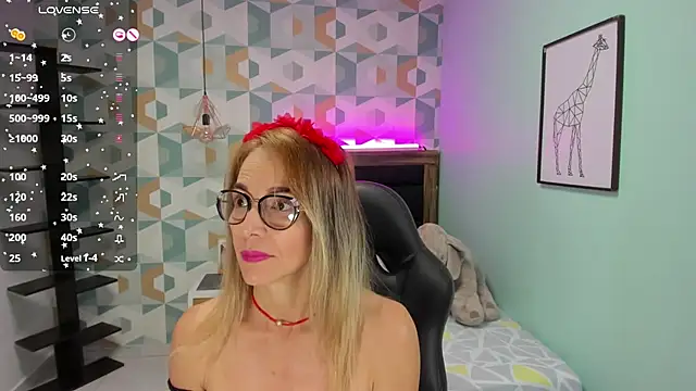 Snapshot of CATIAJONES chatting on 01.27.25 CATIAJONES online show from 01.27.25