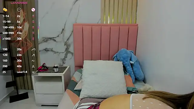 Snapshot of CATIAJONES chatting on 06.19.26 CATIAJONES online show from 06.19.26