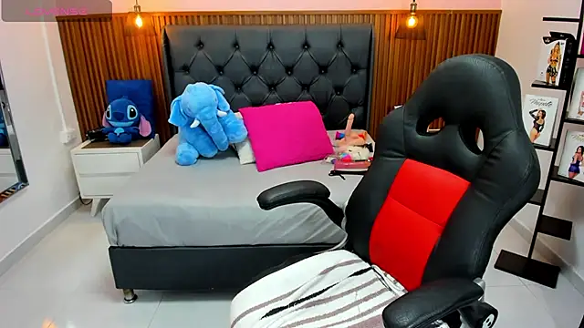 Snapshot of CATIAJONES chatting on 06.22.26 CATIAJONES online show from 06.22.26