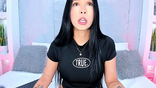 MiaCollson online show from 11.14.25