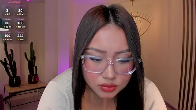 Snapshot of AmberLewis_ chatting on 02.12.25 AmberLewis online show from 02.12.25