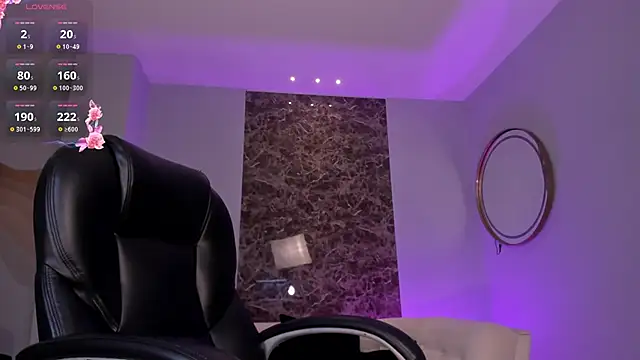 Snapshot of AmberLewis_ chatting on 02.18.25 AmberLewis online show from 02.18.25