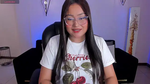 Snapshot of AmberLewis_ chatting on 03.04.25 AmberLewis online show from 03.04.25