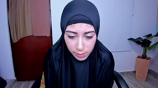 Snapshot of chaymae_nah_ chatting on 03.11.25 chaymae nah online show from 03.11.25