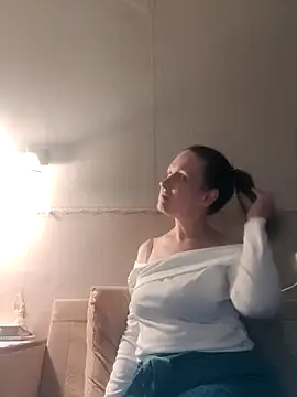 Evelina cute online show from 11.13.25