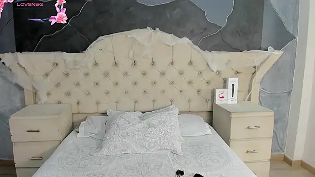 AmberGreyy  online show from 10.17.25