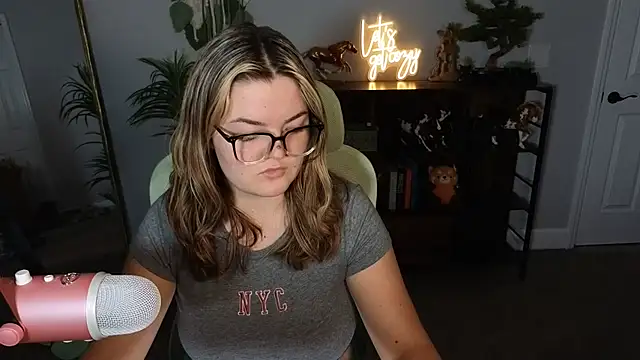 Snapshot of rodeobrii chatting on 10.15.25 rodeobrii online show from 10.15.25