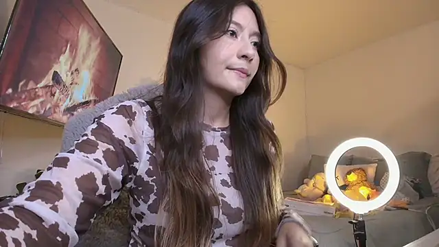 Snapshot of HelennaMoon_ chatting on 10.27.25 HelennaMoon online show from 10.27.25