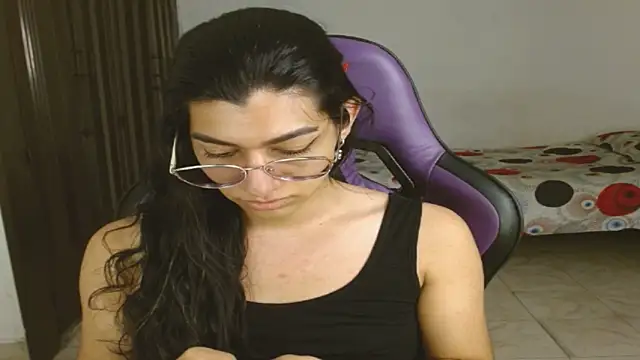 engielphoenis14 online show from 09.18.25