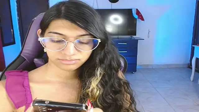 engielphoenis14 online show from 12.15.25