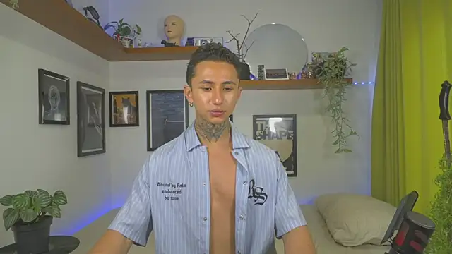 Snapshot of ArchiGoldd chatting on 04.22.26 ArchiGoldd online show from 04.22.26