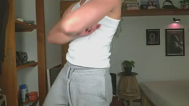 Snapshot of ArchiGoldd chatting on 04.29.26 ArchiGoldd online show from 04.29.26