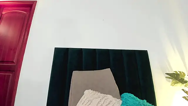 LucyJhonnsonn online show from 12.27.24