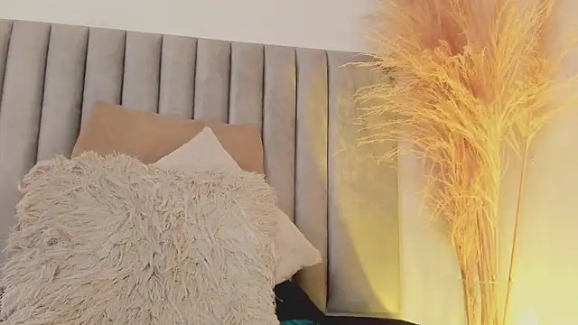 LucyJhonnsonn online show from 01.17.25