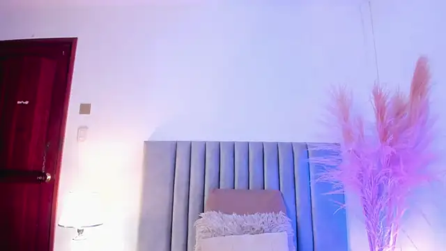 LucyJhonnsonn online show from 02.04.25