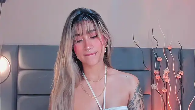 LucyJhonnsonn online show from 02.22.25