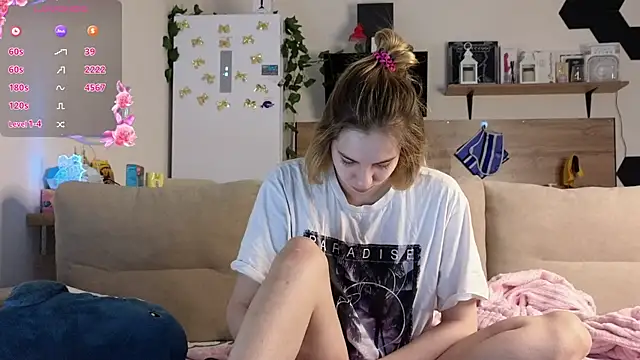 Snapshot of Girl_alone_home chatting on 02.28.25 Girl alone home online show from 02.28.25