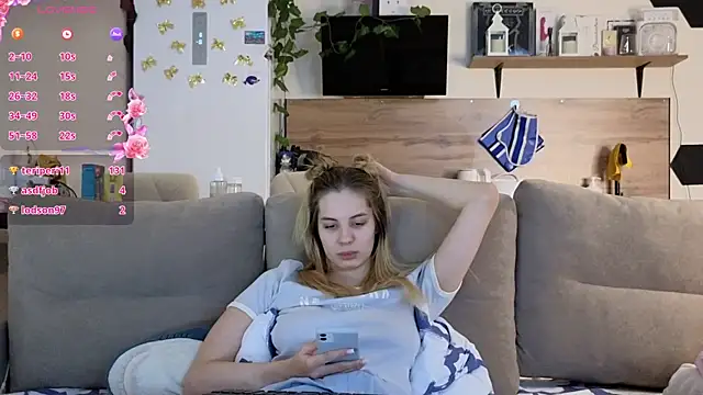 Snapshot of Girl_alone_home chatting on 03.01.25 Girl alone home online show from 03.01.25