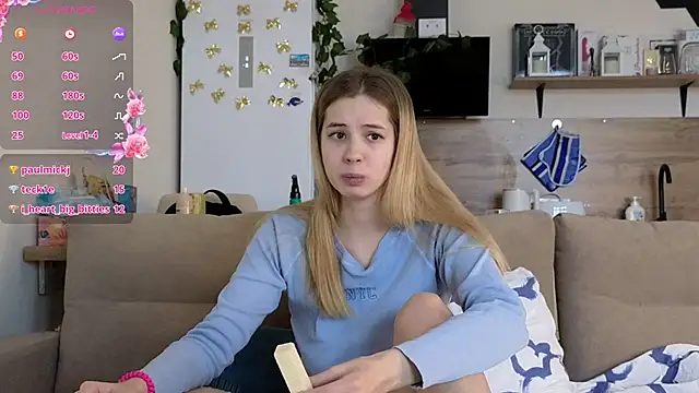 Snapshot of Girl_alone_home chatting on 03.05.25 Girl alone home online show from 03.05.25