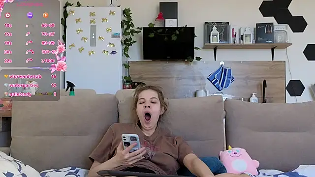 Snapshot of Girl_alone_home chatting on 03.16.25 Girl alone home online show from 03.16.25