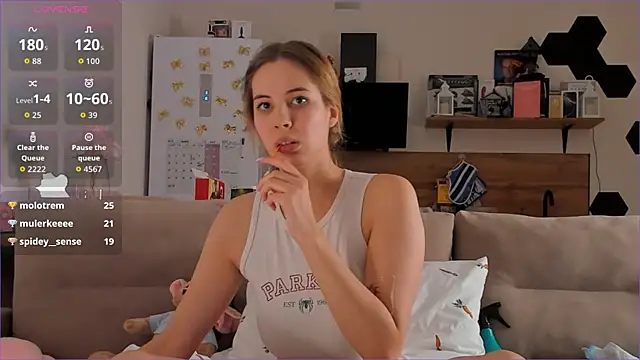 Girl alone home online show from 11.13.25