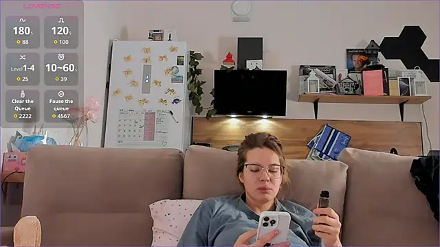 Girl alone home online show from 11.20.25