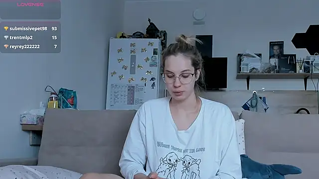 Girl alone home online show from 05.31.26