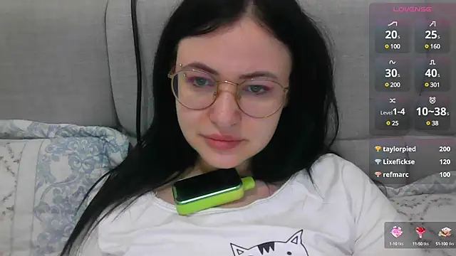 Snapshot of German_Eva chatting on 01.11.25 German Eva online show from 01.11.25